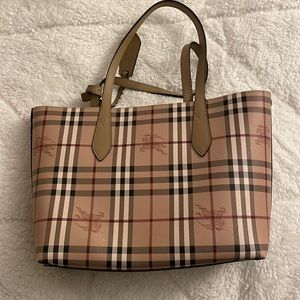 Burberry reversible purse